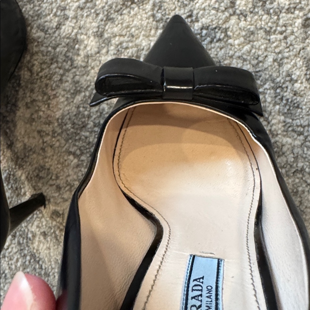 Prada Black Patent Leather Bow Pointed Toe Pumps Size 38 - Picture 12 of 14